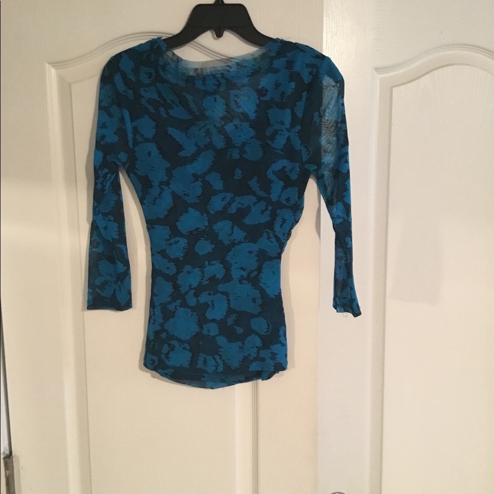 Pull over V-neck sheer type blouse